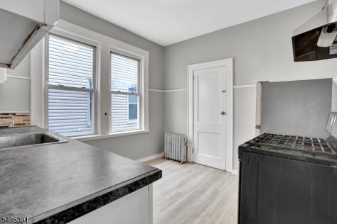 35 Chester Avenue Irvington NJ 07111