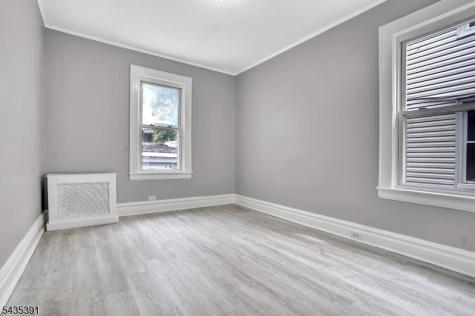 35 Chester Avenue Irvington NJ 07111