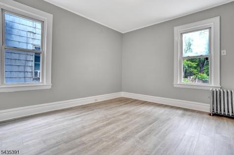 35 Chester Avenue Irvington NJ 07111