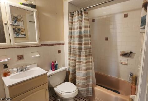 23 Russell Avenue Edison NJ 08817