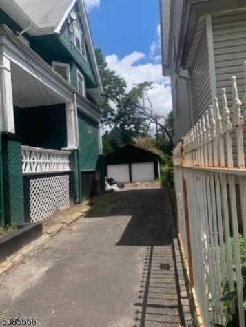 852 S 13th Street Newark NJ 07108