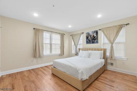 337 13TH Avenue Newark NJ 07103