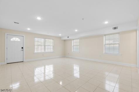 337 13TH Avenue Newark NJ 07103