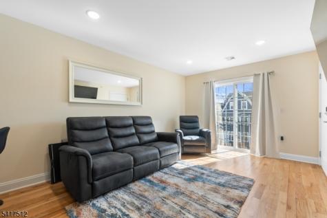 337 13TH Avenue Newark NJ 07103