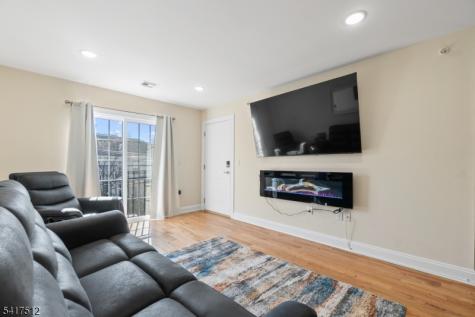 337 13TH Avenue Newark NJ 07103