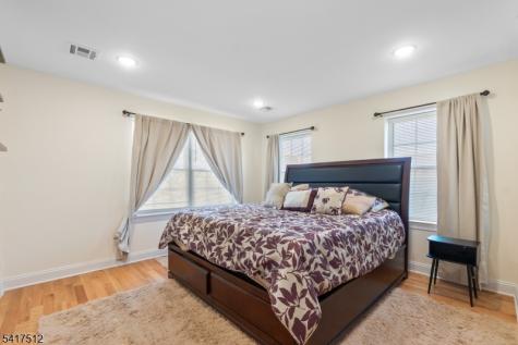 337 13TH Avenue Newark NJ 07103