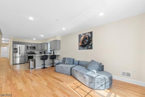 337 13TH Avenue Newark NJ 07103