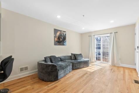 337 13TH Avenue Newark NJ 07103