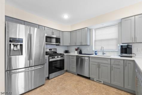 337 13TH Avenue Newark NJ 07103