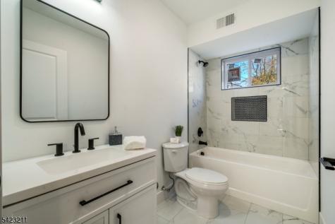 25 Brookside Avenue Irvington NJ 07111
