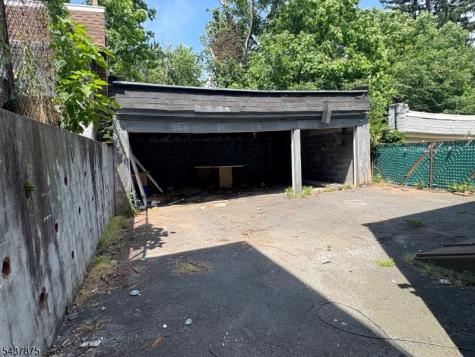 33 Rose Terrace Newark NJ 07108