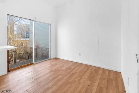 564 Hudson Avenue Weehawken NJ 07086