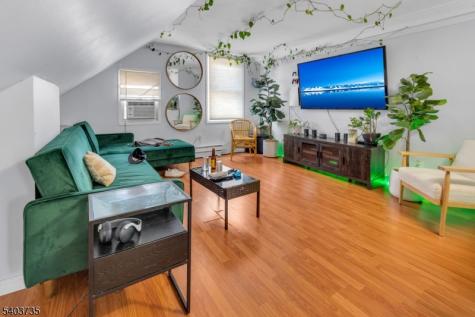564 Hudson Avenue Weehawken NJ 07086