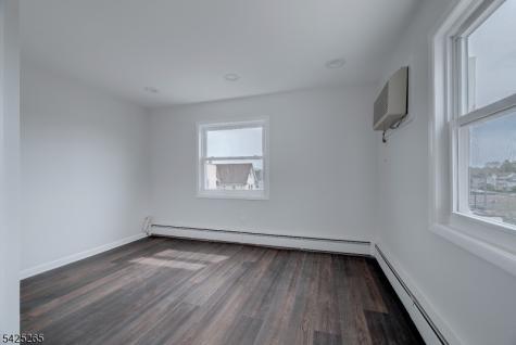 20 S Corabelle Avenue Lodi NJ 07644