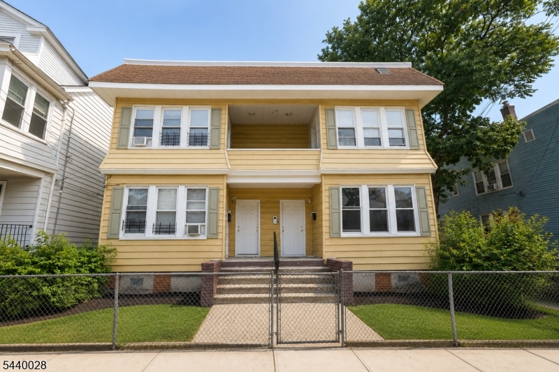 136 Dewey Street Newark NJ 07112