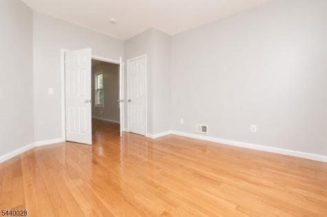 136 Dewey Street Newark NJ 07112