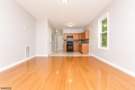 136 Dewey Street Newark NJ 07112