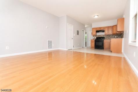 136 Dewey Street Newark NJ 07112