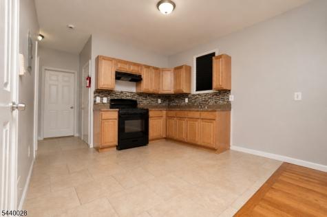 136 Dewey Street Newark NJ 07112