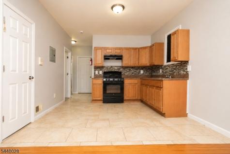 136 Dewey Street Newark NJ 07112