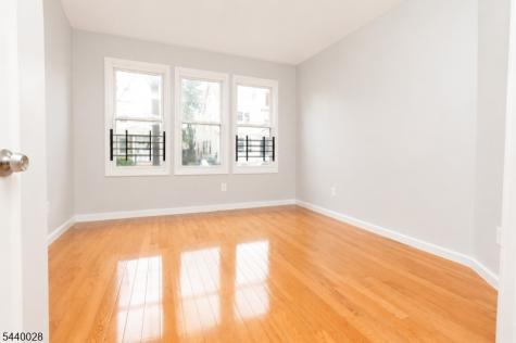 136 Dewey Street Newark NJ 07112