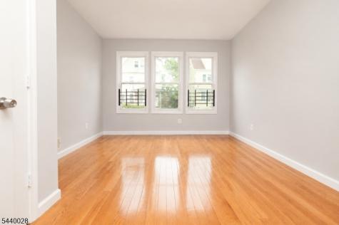 136 Dewey Street Newark NJ 07112