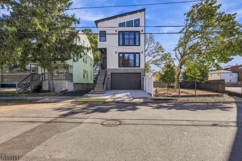 822 S 20th Street Newark NJ 07108