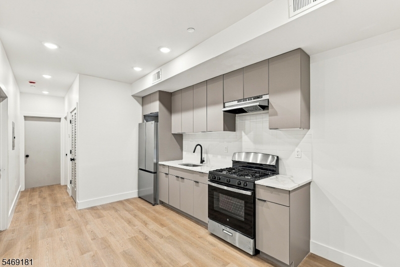 822 S 20th Street Newark NJ 07108