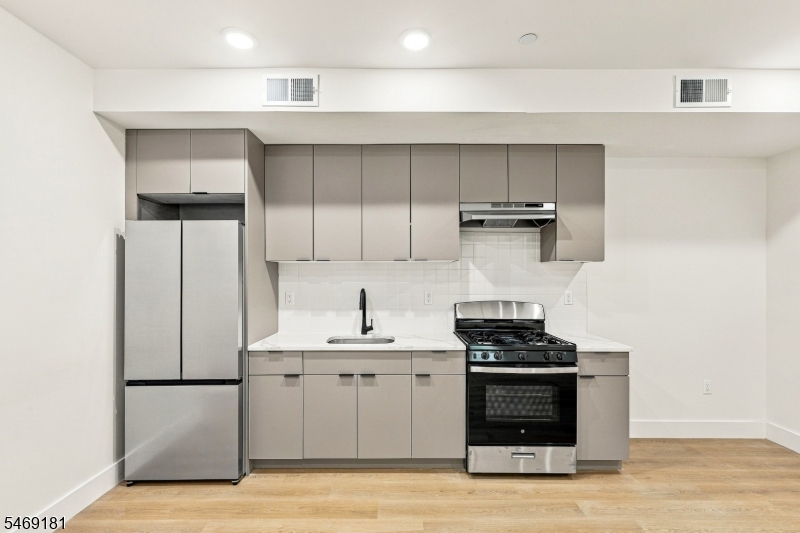 822 S 20th Street Newark NJ 07108