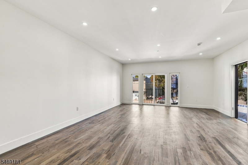 822 S 20th Street Newark NJ 07108