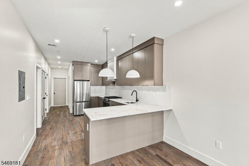 822 S 20th Street Newark NJ 07108