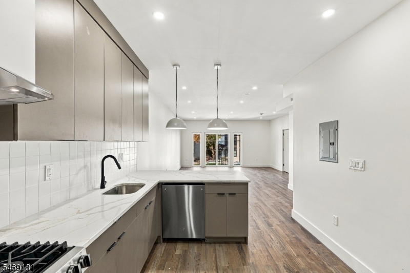 822 S 20th Street Newark NJ 07108