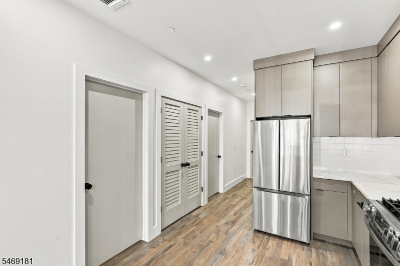 822 S 20th Street Newark NJ 07108