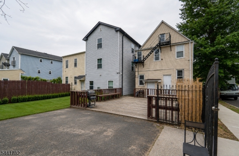 318 Grove Street Newark NJ 07103