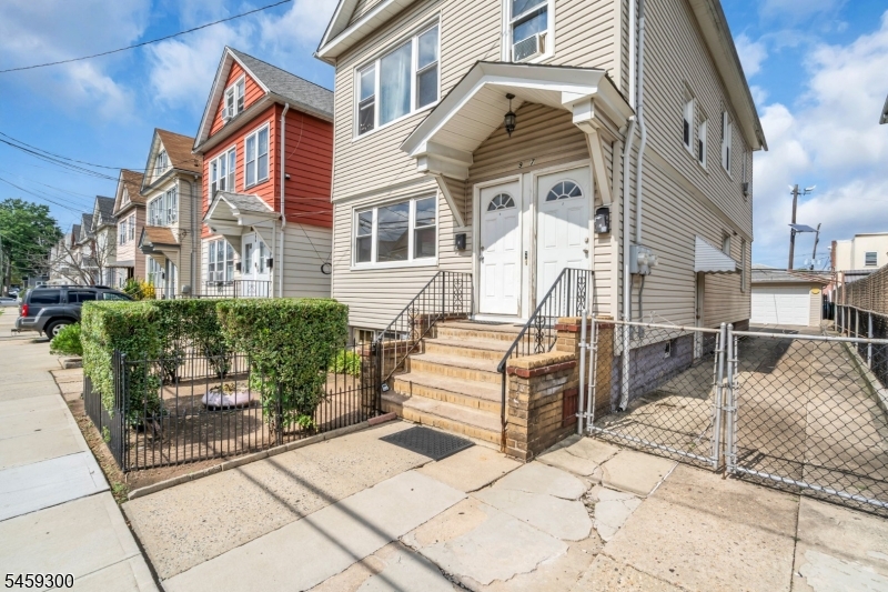 927 Meredith Avenue Elizabeth NJ 07202