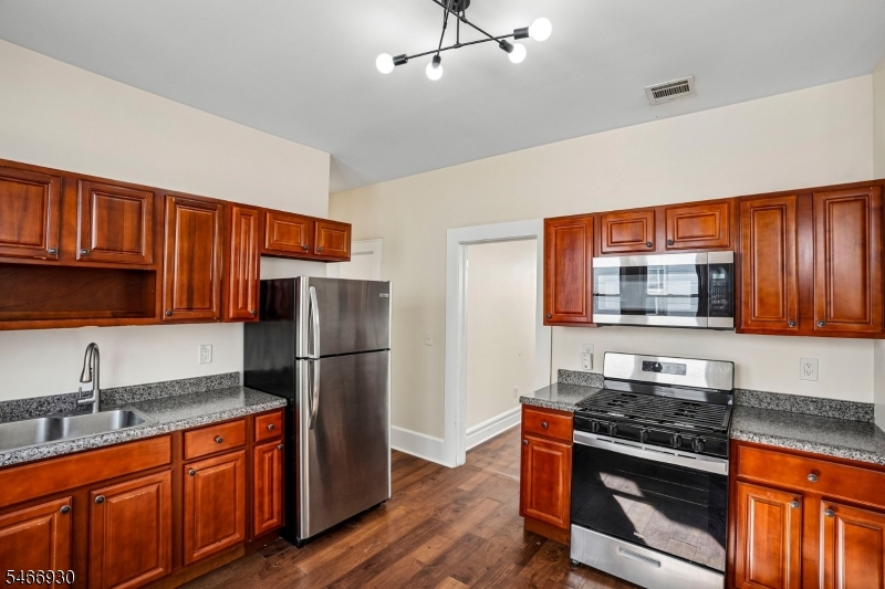 731 18TH Avenue Irvington NJ 07111
