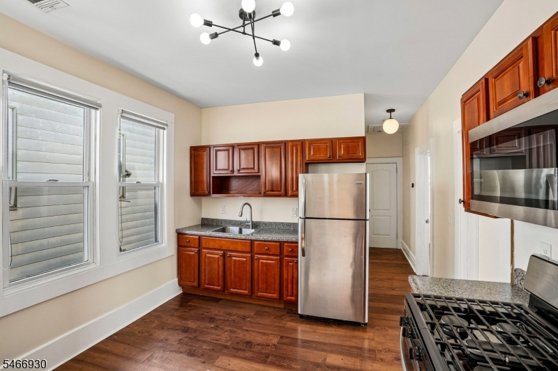 731 18TH Avenue Irvington NJ 07111