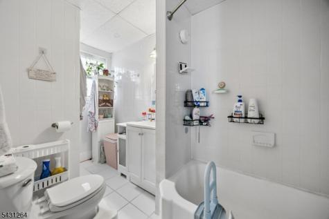 86 Llewellyn Avenue Hawthorne NJ 07506