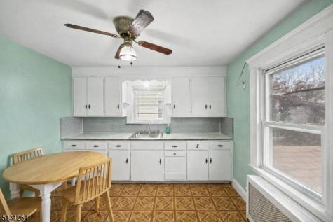 86 Llewellyn Avenue Hawthorne NJ 07506
