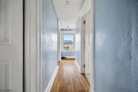 86 Llewellyn Avenue Hawthorne NJ 07506