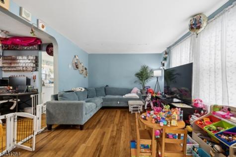 86 Llewellyn Avenue Hawthorne NJ 07506