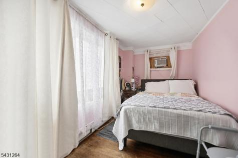 86 Llewellyn Avenue Hawthorne NJ 07506