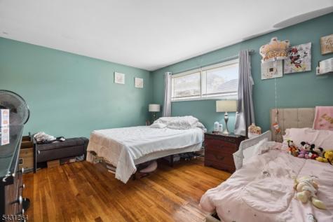 86 Llewellyn Avenue Hawthorne NJ 07506