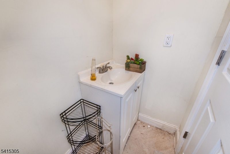 357 16TH Avenue Irvington NJ 07111