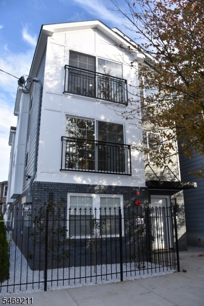 636 S 10th Street Newark NJ 07108