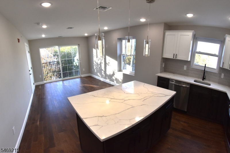 636 S 10th Street Newark NJ 07108