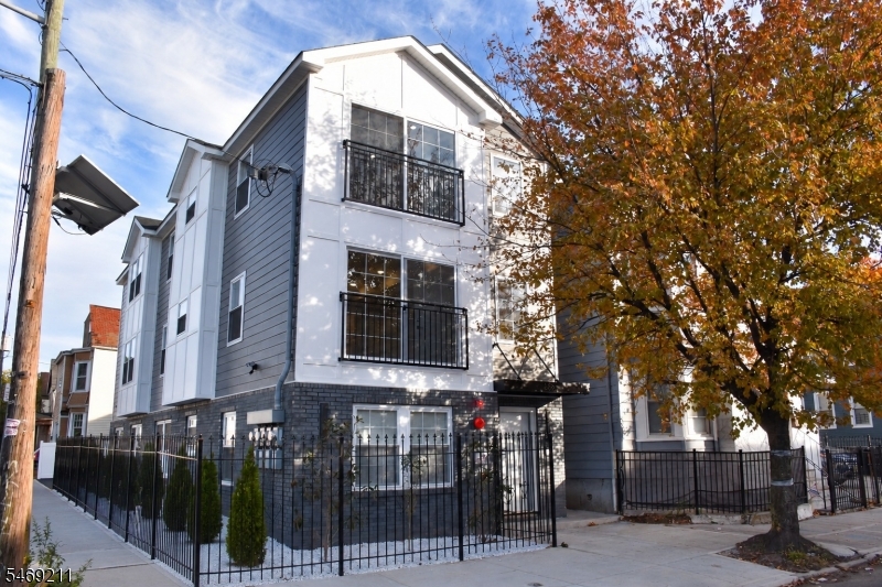 636 S 10th Street Newark NJ 07108