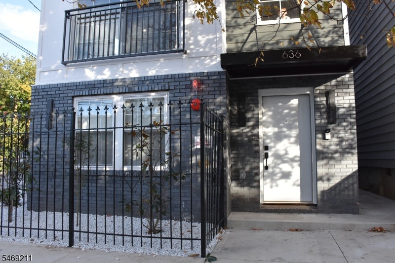 636 S 10th Street Newark NJ 07108