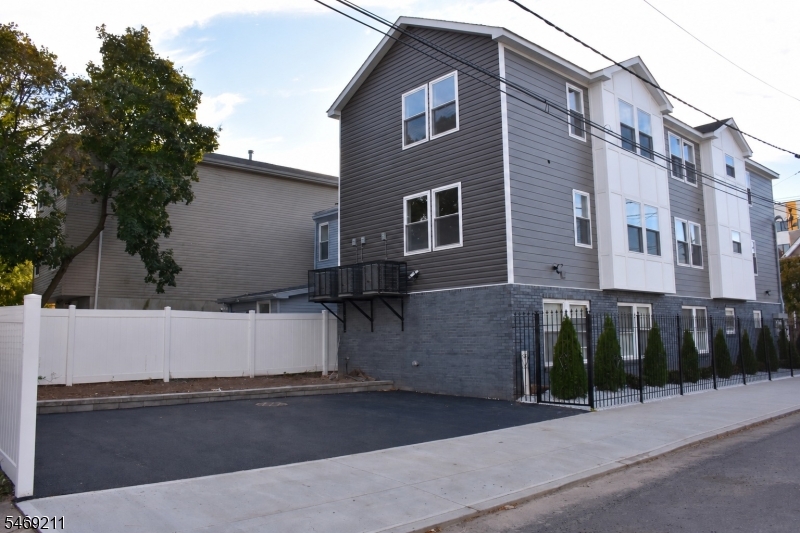 636 S 10th Street Newark NJ 07108