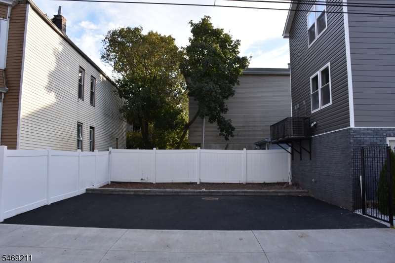 636 S 10th Street Newark NJ 07108